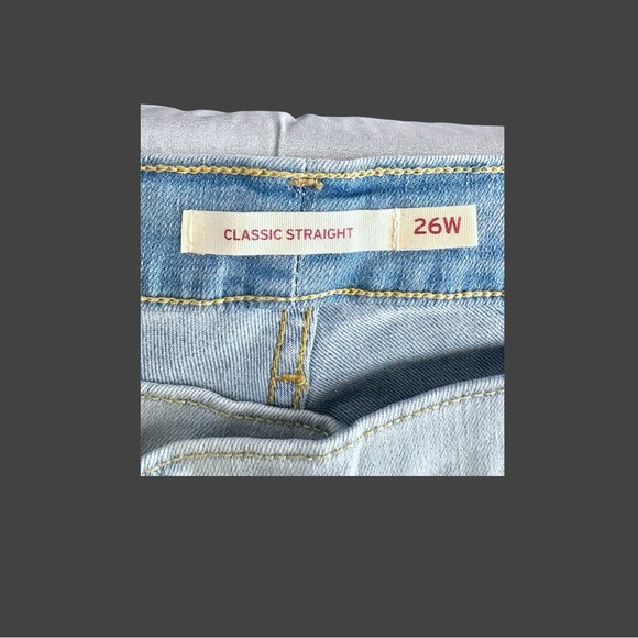 Levi’s Women’s Plus Size Classic Straight Mid Rise Light Blue Jeans Sz 26W - Picture 8 of 16